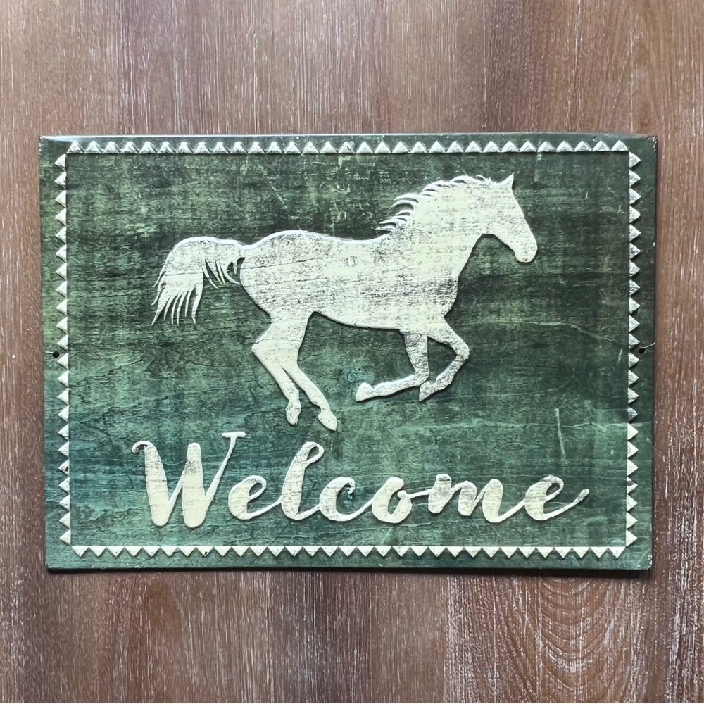 Green Horse Welcome Sign